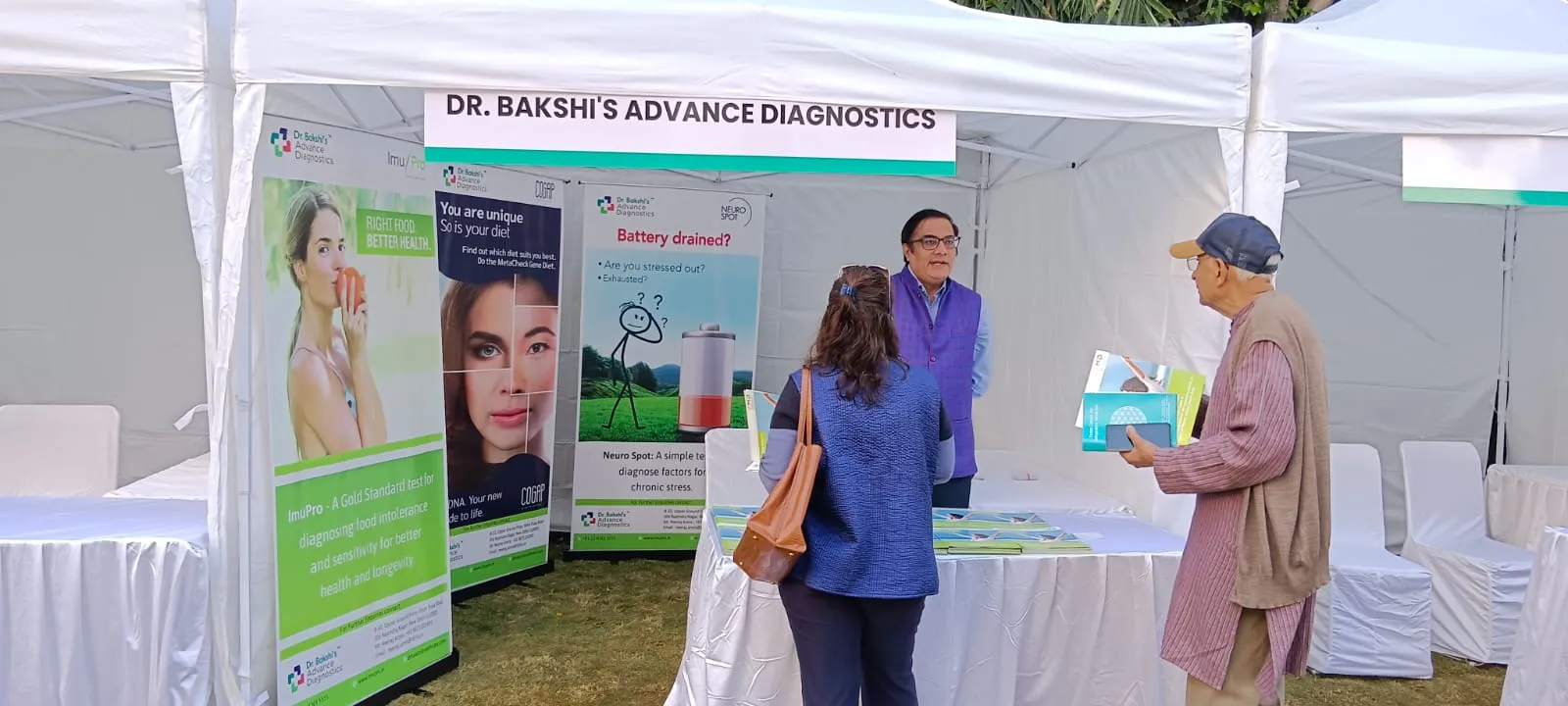 Neeraj Arora discussing the NeuroSpot test with a client during the event