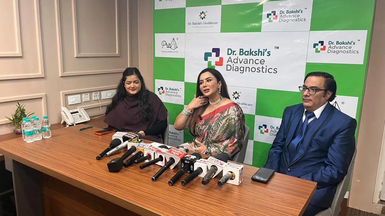 Vijeta, Nausheen Ali Sardar and Neeraj Arora at a joint press conference
